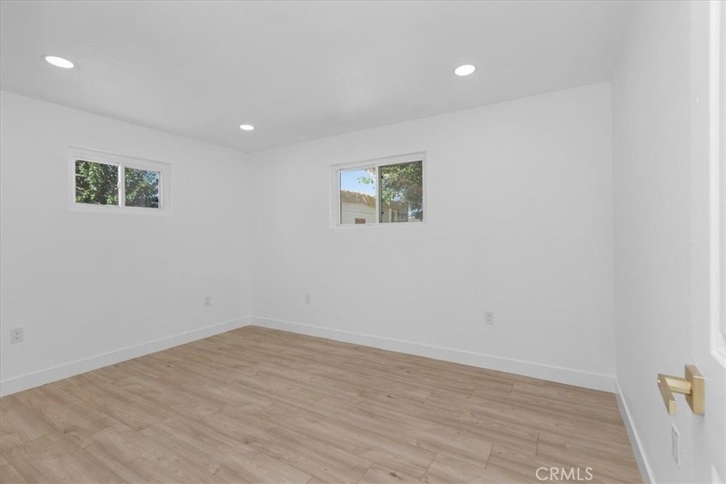 Image 12 of property listing at 9812 Redwood, Hesperia, CA 92345