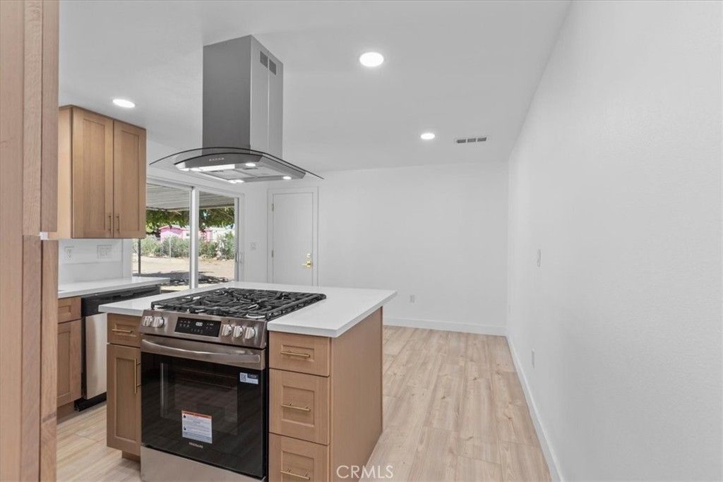 Image 13 of property listing at 9812 Redwood, Hesperia, CA 92345
