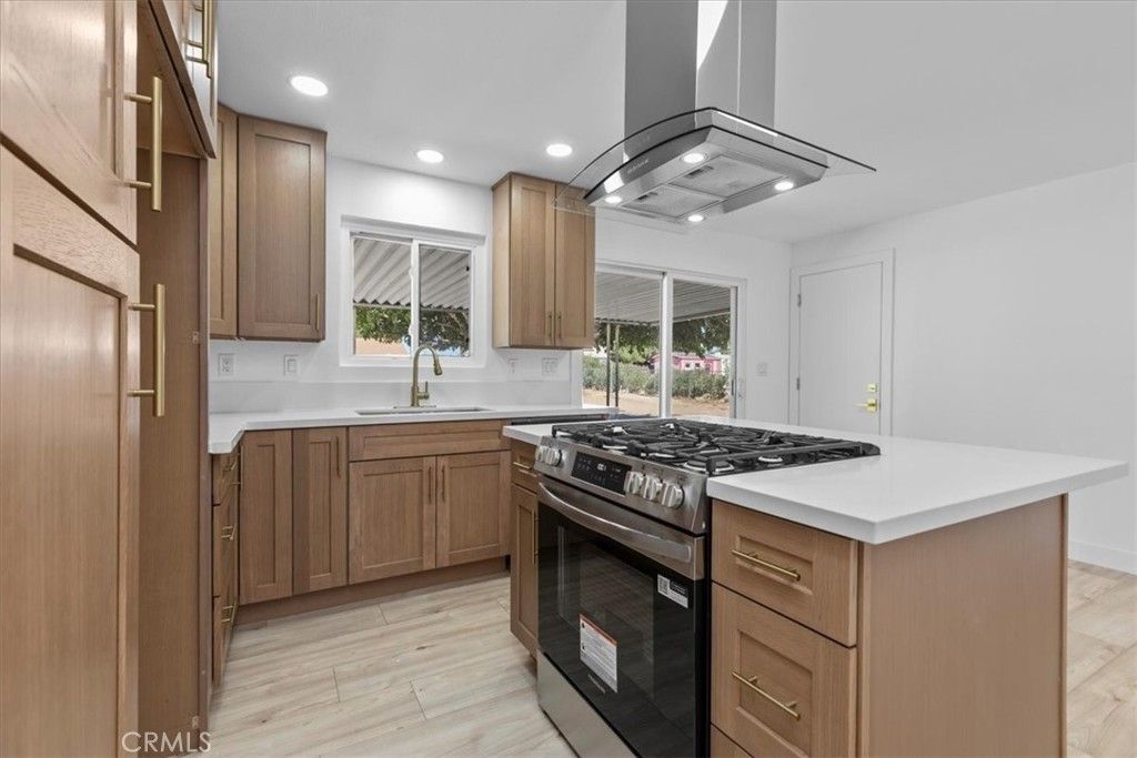 Image 14 of property listing at 9812 Redwood, Hesperia, CA 92345