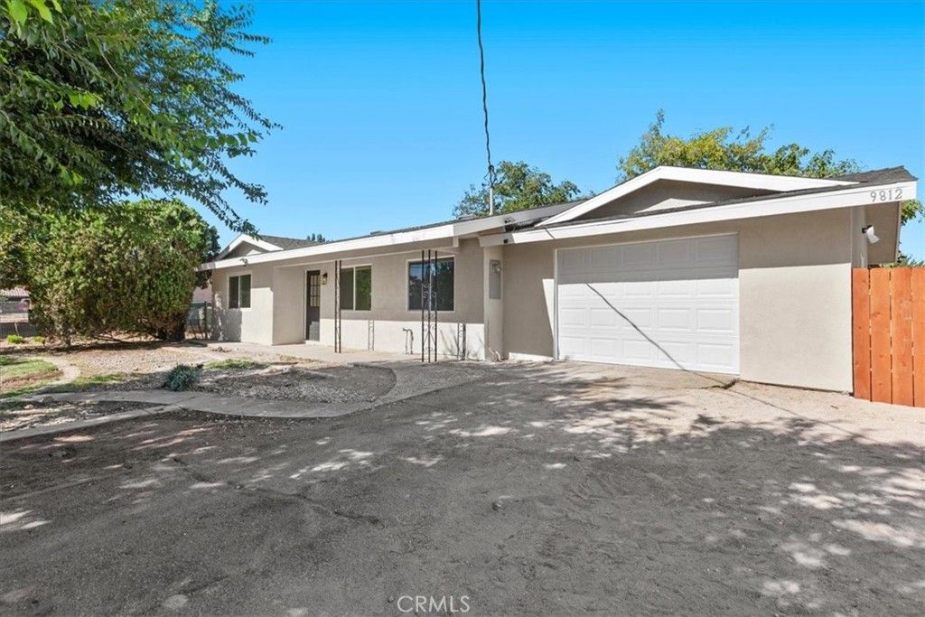 Image 2 of property listing at 9812 Redwood, Hesperia, CA 92345