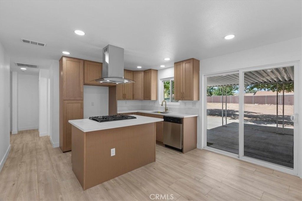 Image 21 of property listing at 9812 Redwood, Hesperia, CA 92345