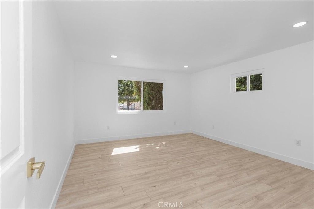 Image 25 of property listing at 9812 Redwood, Hesperia, CA 92345