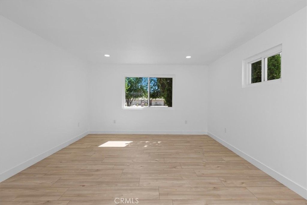Image 27 of property listing at 9812 Redwood, Hesperia, CA 92345