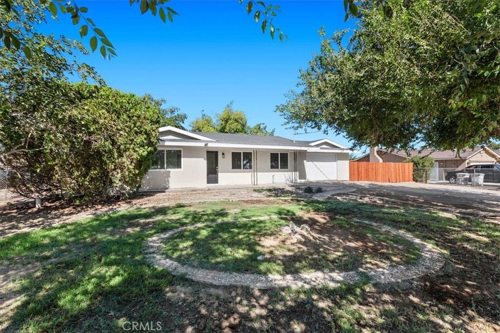 Image 3 of property listing at 9812 Redwood, Hesperia, CA 92345