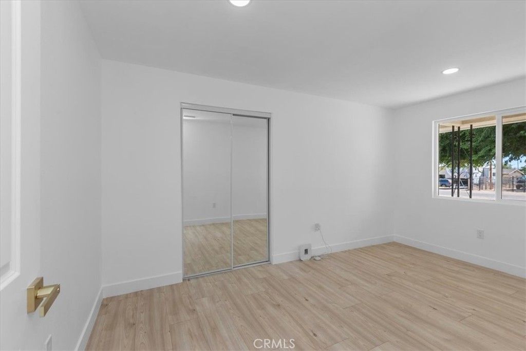 Image 31 of property listing at 9812 Redwood, Hesperia, CA 92345