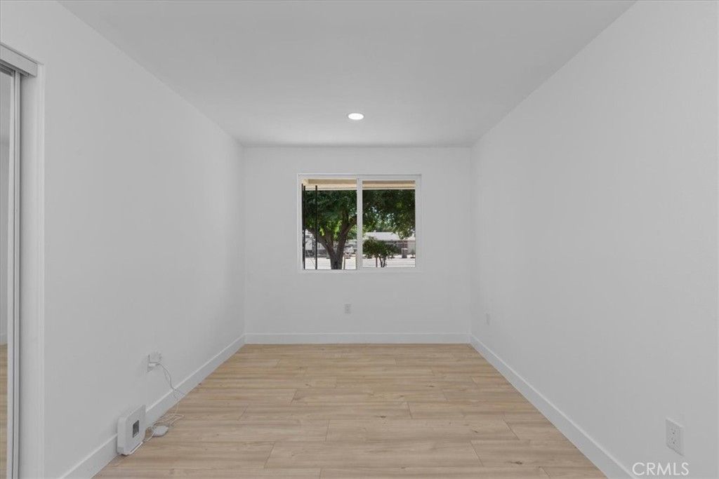Image 32 of property listing at 9812 Redwood, Hesperia, CA 92345