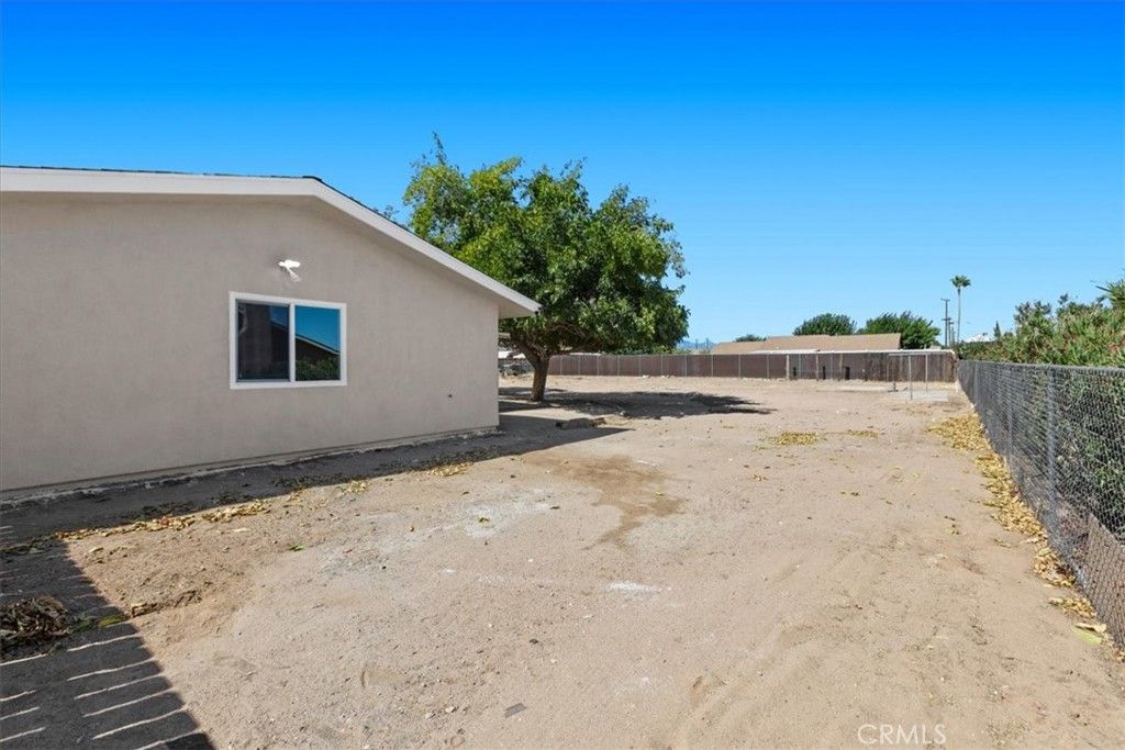 Image 34 of property listing at 9812 Redwood, Hesperia, CA 92345