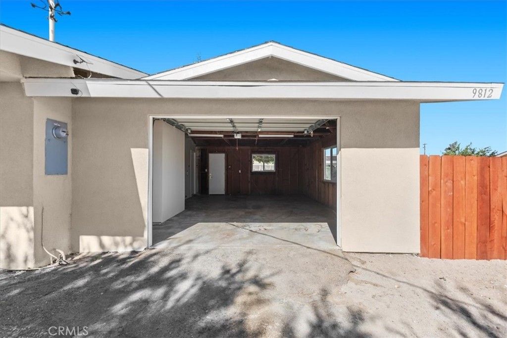 Image 37 of property listing at 9812 Redwood, Hesperia, CA 92345