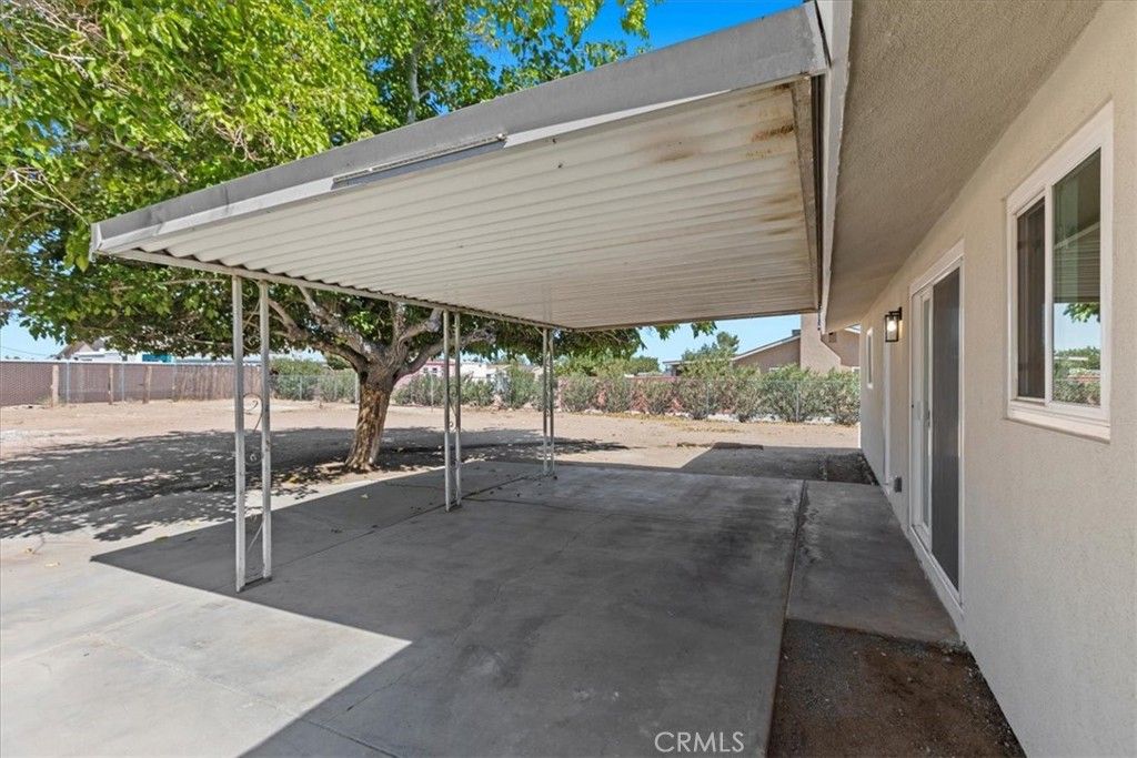 Image 39 of property listing at 9812 Redwood, Hesperia, CA 92345