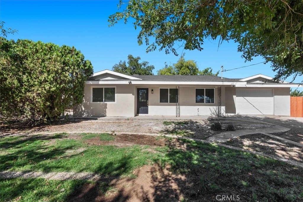 Image 4 of property listing at 9812 Redwood, Hesperia, CA 92345