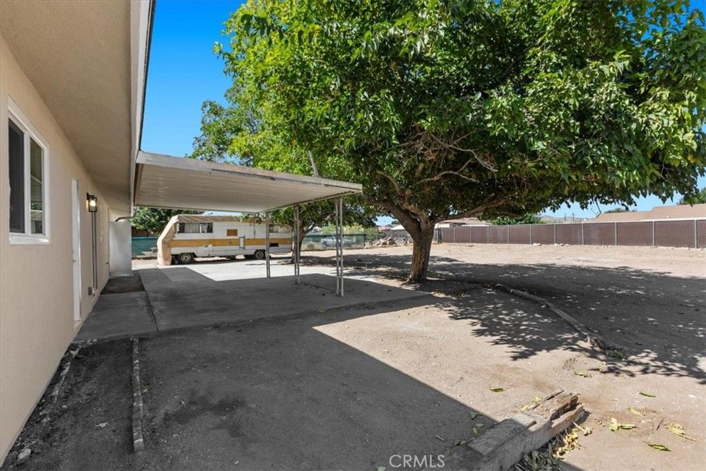 Image 40 of property listing at 9812 Redwood, Hesperia, CA 92345