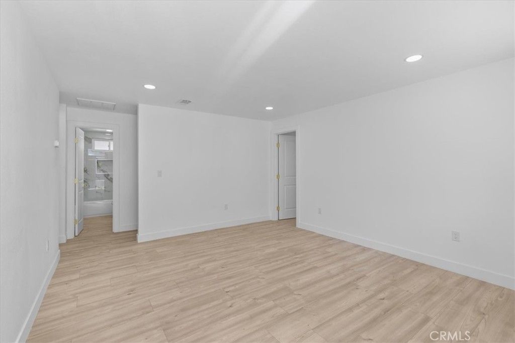 Image 9 of property listing at 9812 Redwood, Hesperia, CA 92345