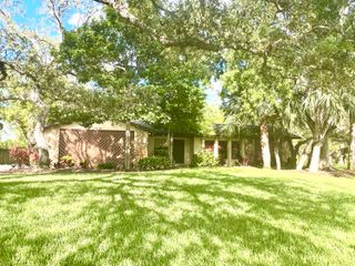 2239 Woodlawn Circle, Melbourne, FL 32934
