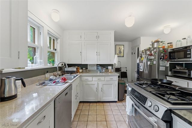 557 Letchworth Drive, Akron, OH 44303