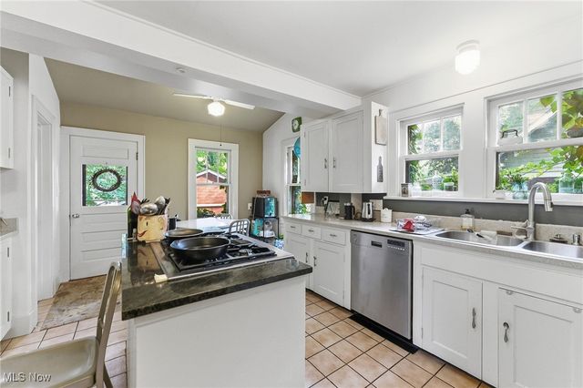 557 Letchworth Drive, Akron, OH 44303