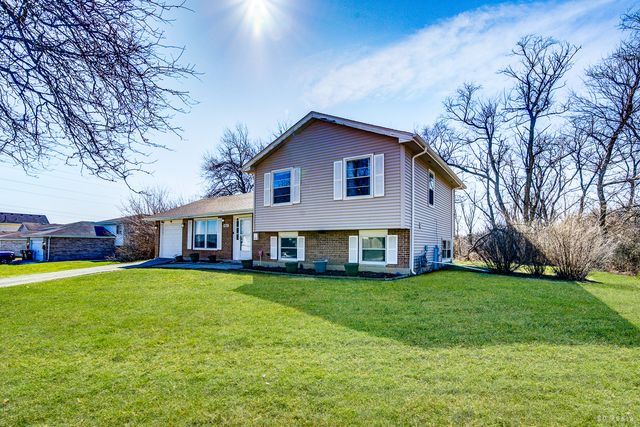 1052 Blackhawk Drive, University Park, IL 60484