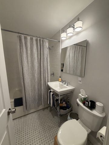 99 Anderer Lane 3, Boston, MA 02132