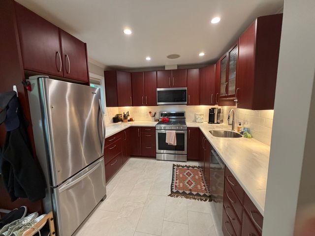 99 Anderer Lane 3, Boston, MA 02132