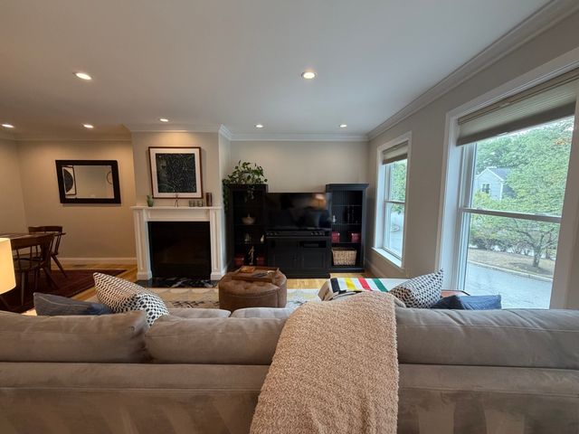 99 Anderer Lane 3, Boston, MA 02132