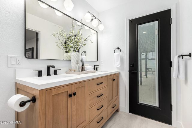 5040 E COLUMBINE Drive, Scottsdale, AZ 85254