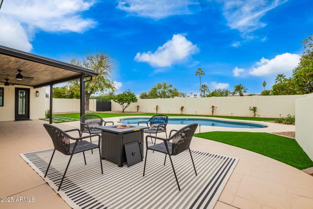 5040 E COLUMBINE Drive, Scottsdale, AZ 85254