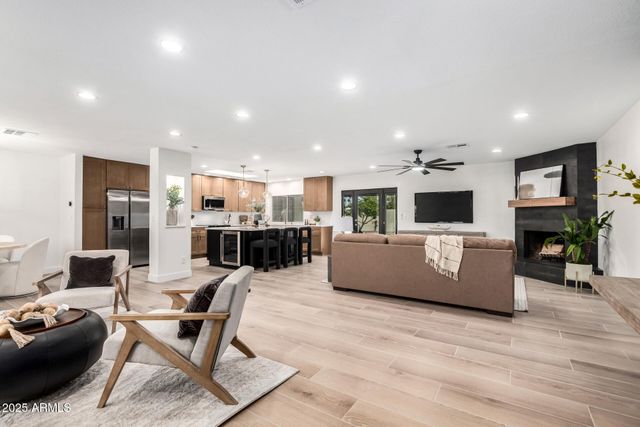 5040 E COLUMBINE Drive, Scottsdale, AZ 85254