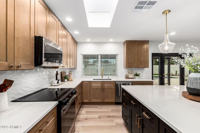 5040 E COLUMBINE Drive, Scottsdale, AZ 85254