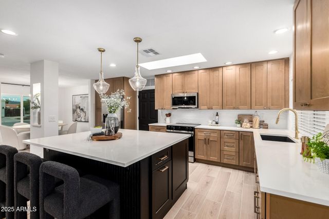 5040 E COLUMBINE Drive, Scottsdale, AZ 85254