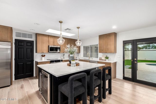 5040 E COLUMBINE Drive, Scottsdale, AZ 85254