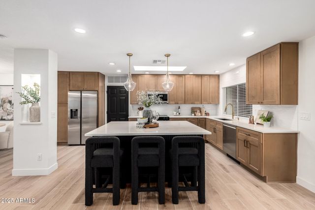 5040 E COLUMBINE Drive, Scottsdale, AZ 85254