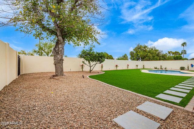 5040 E COLUMBINE Drive, Scottsdale, AZ 85254