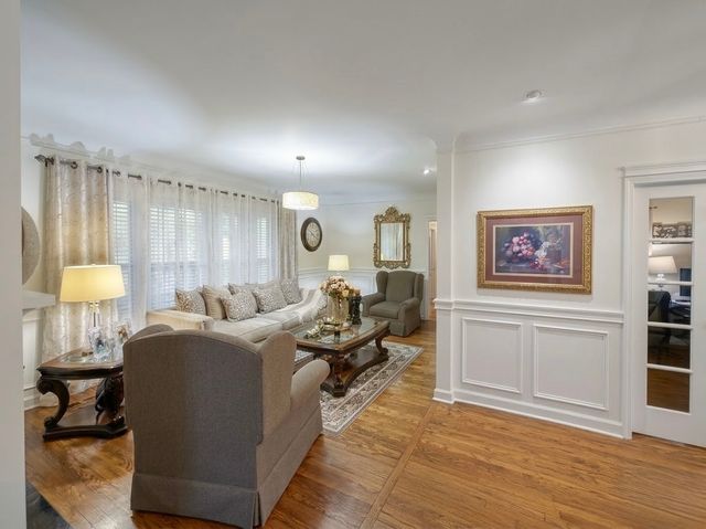 5549 N Parkside Avenue, Chicago, IL 60630