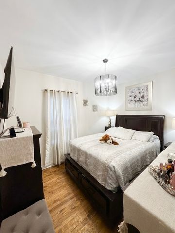 5549 N Parkside Avenue, Chicago, IL 60630