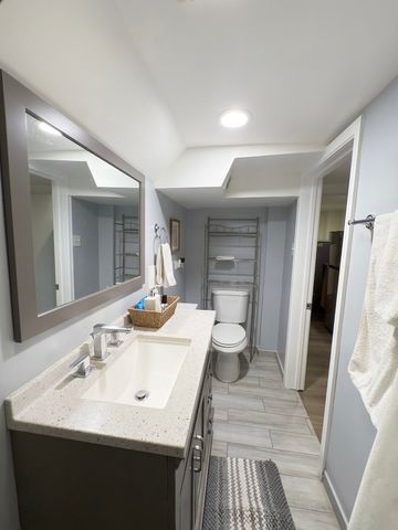 5549 N Parkside Avenue, Chicago, IL 60630