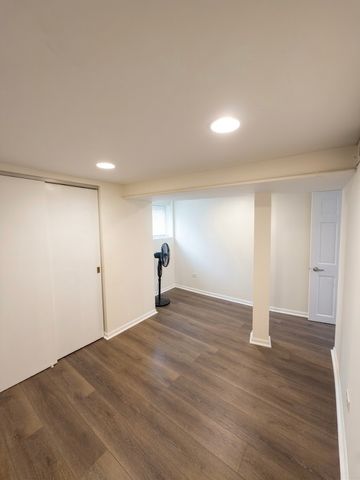 5549 N Parkside Avenue, Chicago, IL 60630