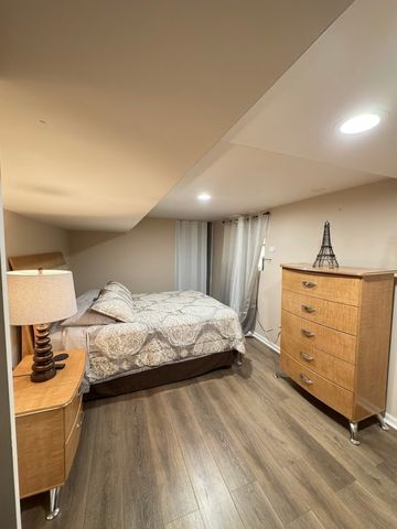 5549 N Parkside Avenue, Chicago, IL 60630