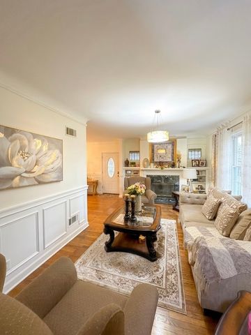 5549 N Parkside Avenue, Chicago, IL 60630