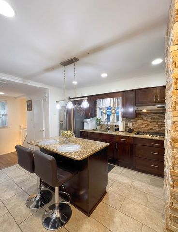 5549 N Parkside Avenue, Chicago, IL 60630