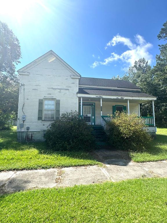 Image 1 of property listing at 8347 Lodge Highway, Lodge, SC 29082