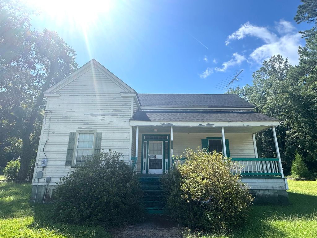 Image 2 of property listing at 8347 Lodge Highway, Lodge, SC 29082