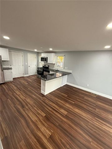 16 Saratoga Avenue, Pawtucket, RI 02861