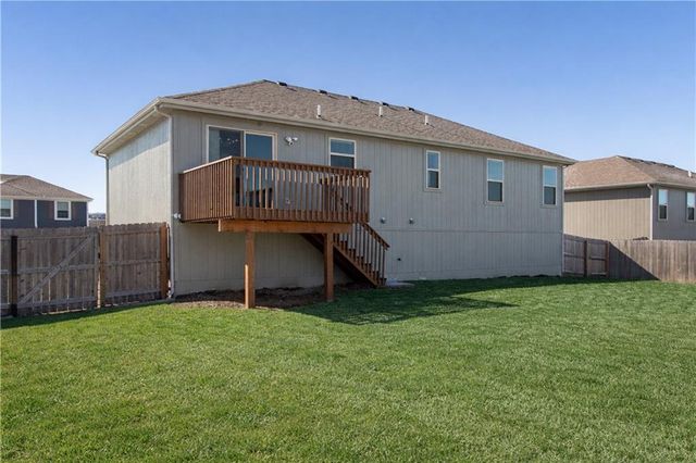 1402 SW 9th Terrace, Oak Grove, MO 64075