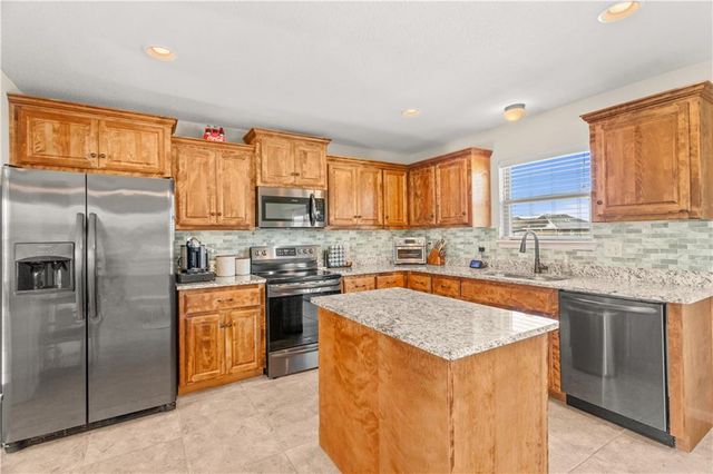 1402 SW 9th Terrace, Oak Grove, MO 64075