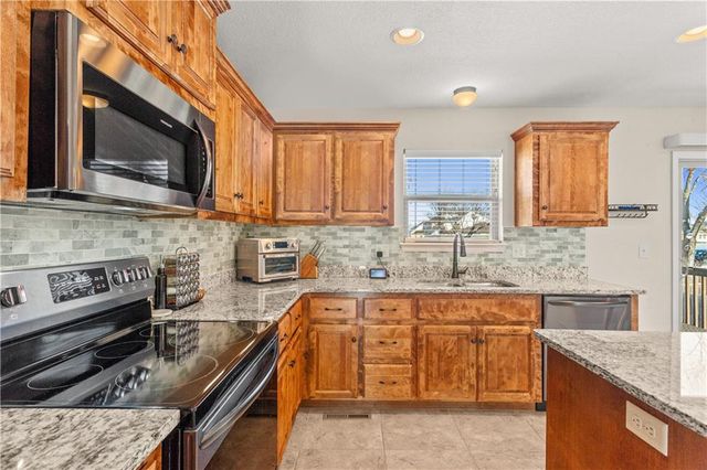 1402 SW 9th Terrace, Oak Grove, MO 64075