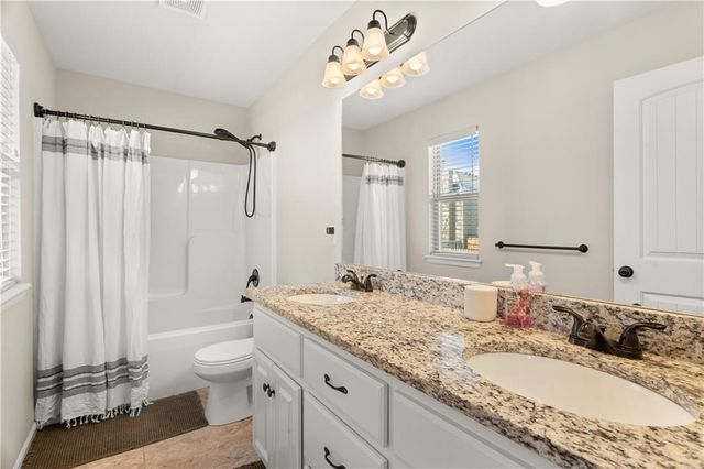 1402 SW 9th Terrace, Oak Grove, MO 64075