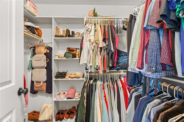 1402 SW 9th Terrace, Oak Grove, MO 64075