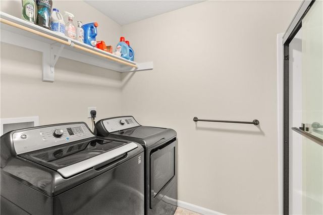 1402 SW 9th Terrace, Oak Grove, MO 64075