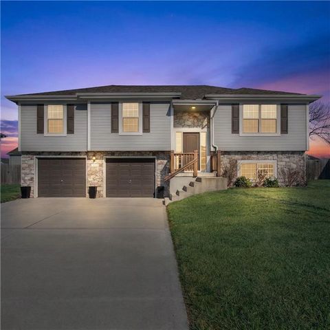 1402 SW 9th Terrace, Oak Grove, MO 64075