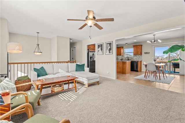 1402 SW 9th Terrace, Oak Grove, MO 64075