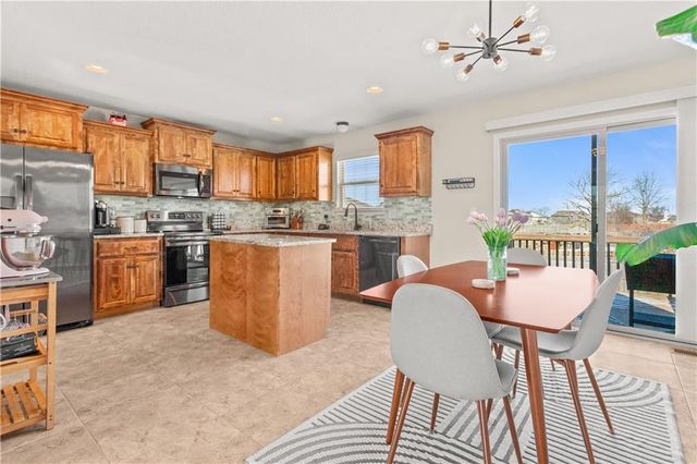 1402 SW 9th Terrace, Oak Grove, MO 64075